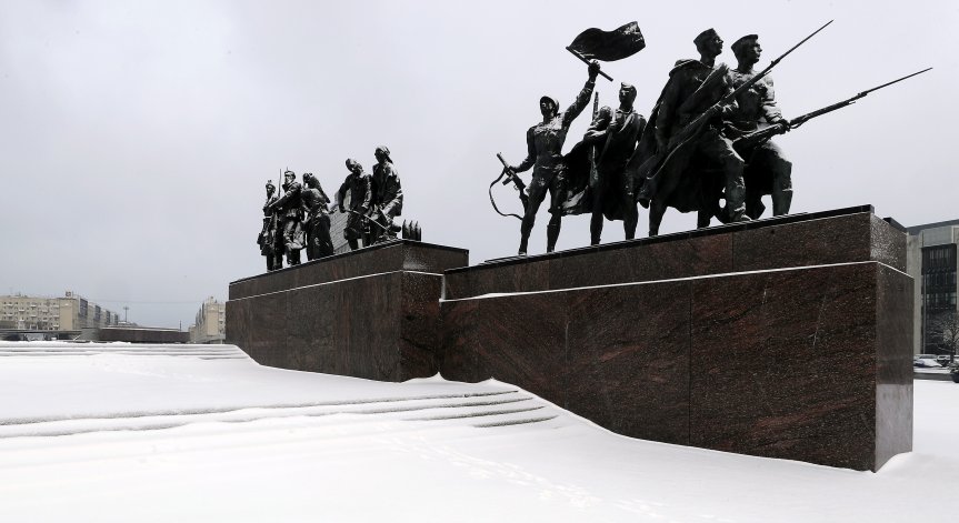 Ураган връхлетя Крим със 144 км/ч, моряк загина в Керченския проток