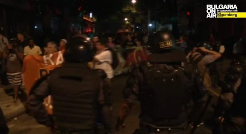 Полицията в  Рио де Жанейро задържа протестиращи срещу Световното по футбол