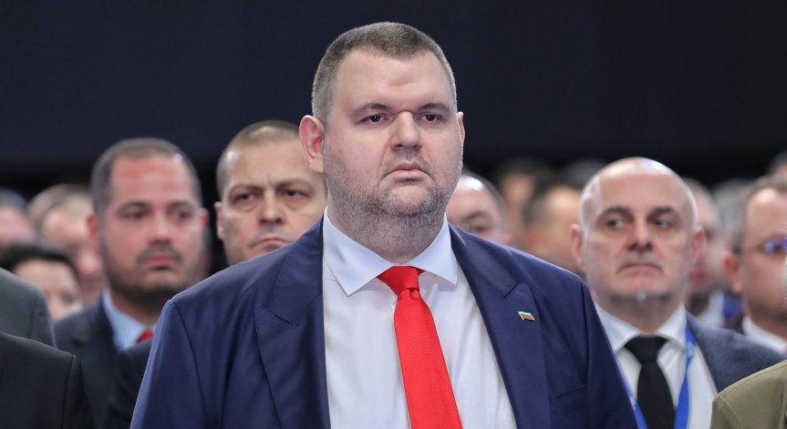 Да не допускаме и нови измамници да излъжат хората, призова Пеевски.