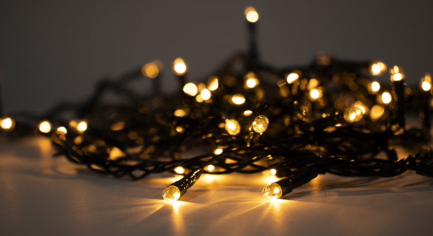 Рискът при лампичките е от изгаряне и пожар.