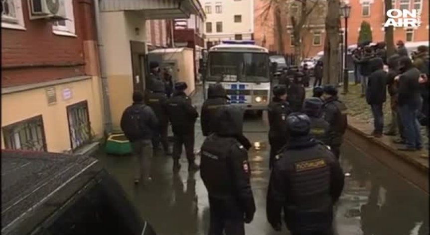 Арестуваха руския опозиционер Алексей Навални на път за протест