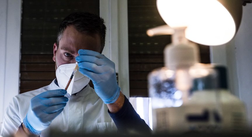 Италия обмисля да съди Pfizer заради неспазени срокове на доставките