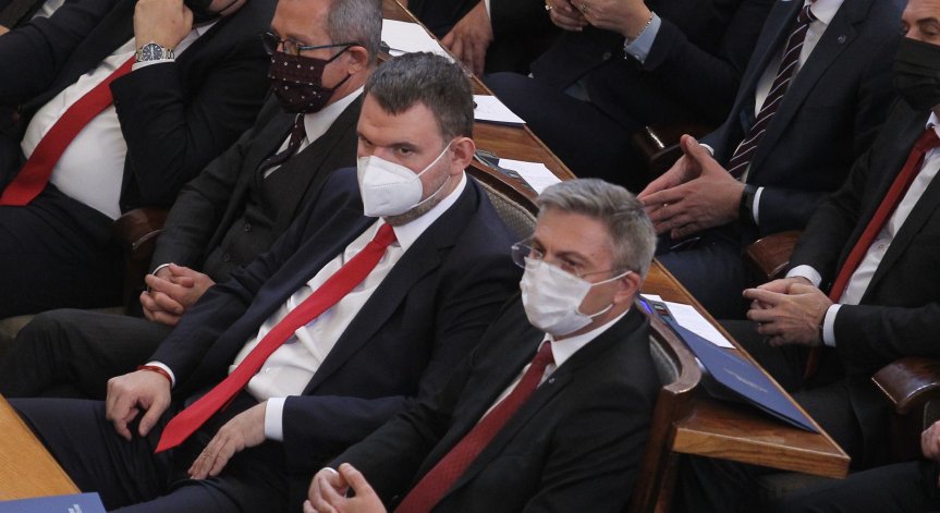 Пеевски, Карадайъ и други депутати от ДПС искат отпадане на 