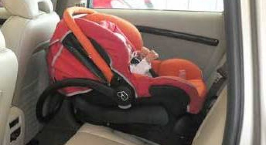 КЗП проверява безопасността на детските столчета за автомобили