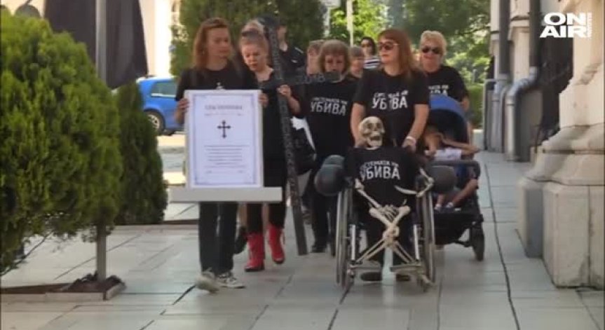 Майките и социалният министър отново на масата на преговорите