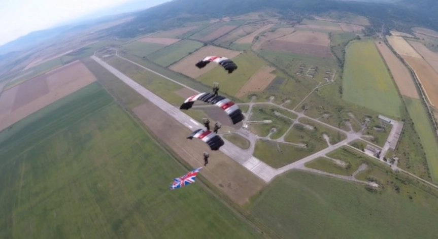 Авиошоу E204 JumpDogs