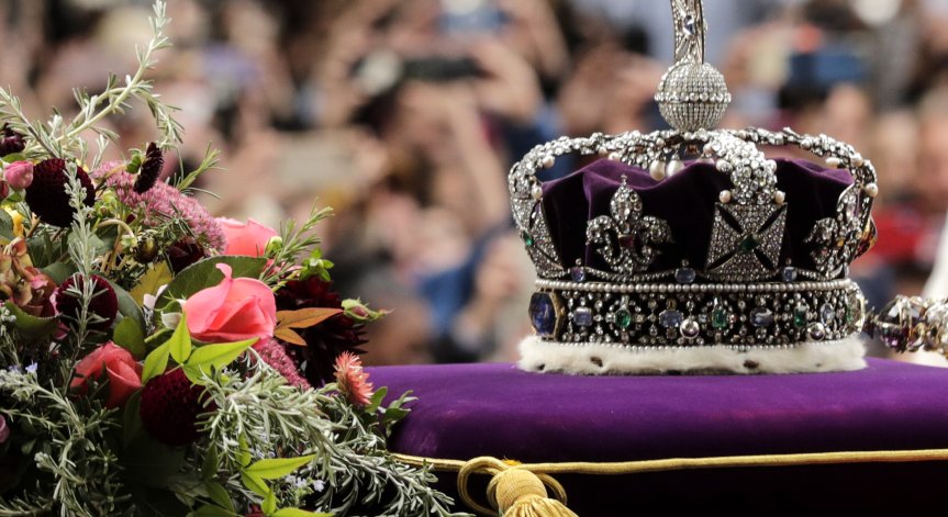 След погребението на Елизабет II, индийци претендират да им бъде върнат диамантът Кохинор