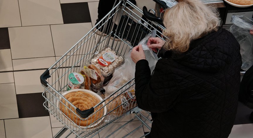 Министърът на икономиката обяснява в НС поскъпването на стоки и услуги