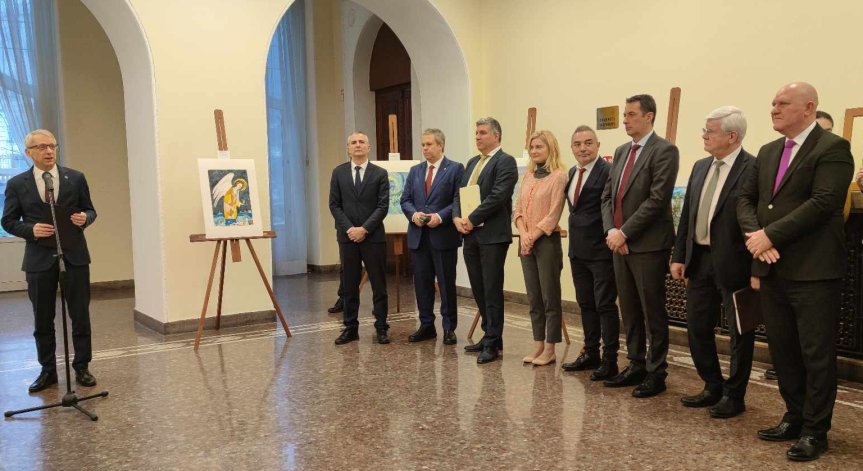 Денков откри изложба с творби на ученици по програма 