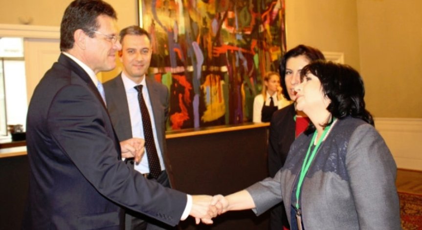 Петкова информира Шефчович за интерконектора