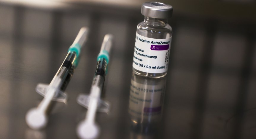 Гърция спира ваксинациите с AstraZeneca за хора под 30 г.
