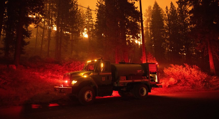 Тийнейджър помага на пожарникари с програма за проследяване на пламъците