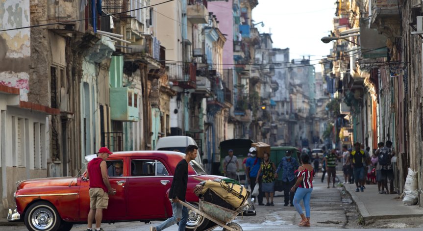 Масова емиграция: Куба опустява, младите тръгват с риск за живота си към САЩ