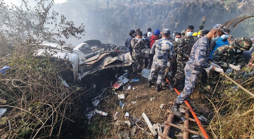 Пътнически самолет се разби в Непал