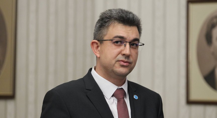 Николов забравил да прочете името на министъра по ромските въпроси