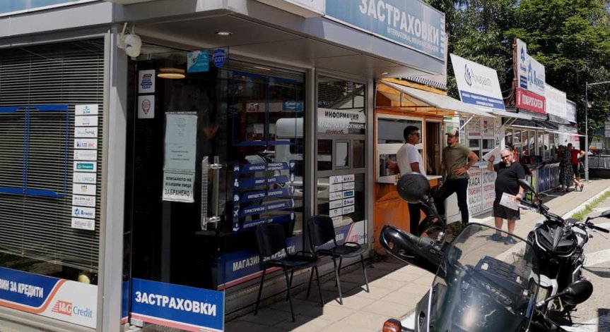 Премахват принудително незаконни павилиони около КАТ-София