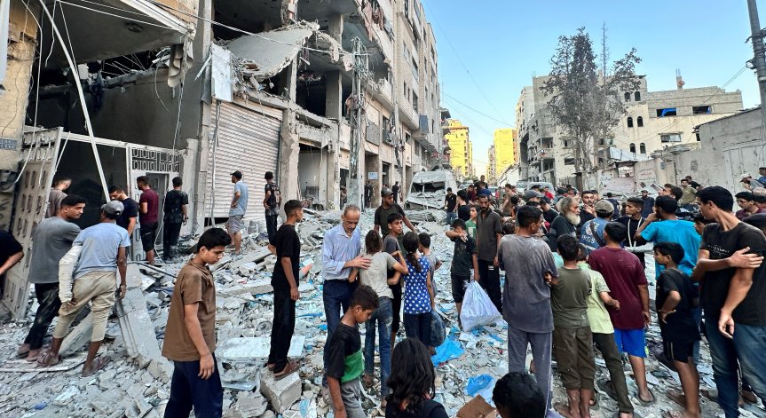 Израел продължава с изпълнението на плана си за превземане на град Газа.