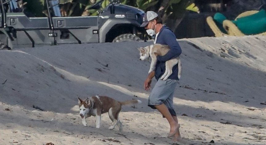 Ди Каприо спаси двете си кучета, хвърляйки се в ледено езеро
