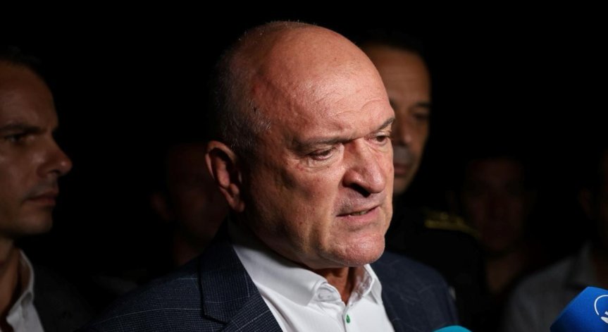 Служебният премиер заяви, че няма пострадали хора.