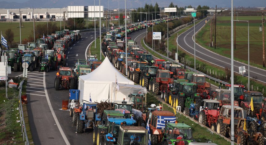 Блокадите на фермерите нанасят опустошителен удар върху туризма в Гърция