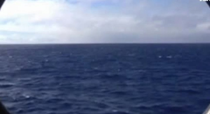 Отломки, наподобяващи на корпуса на пътнически самолет, били открити в Яванско море