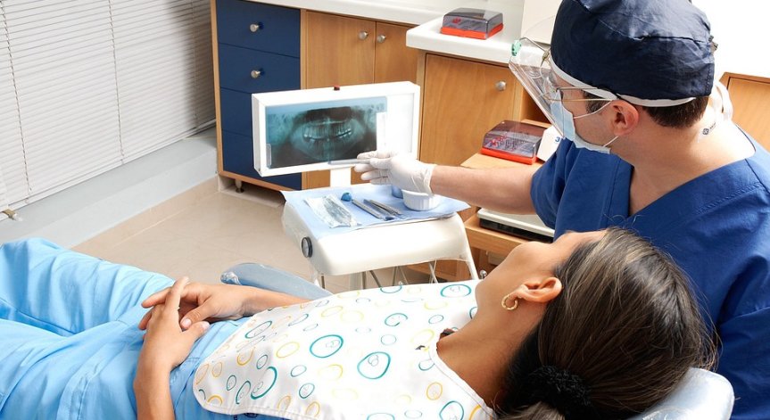 Европейците имат сериозни проблеми със зъбите, СЗО: Спрете захарта