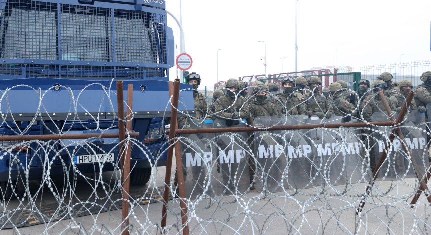 Макрон и Путин с двучасов разговор за напрежението на полско-беларуската граница