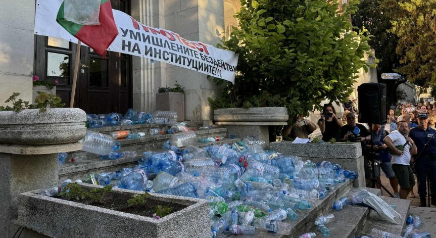 Утре Мачев ще се срещне и с представители на другите компетентни институции.