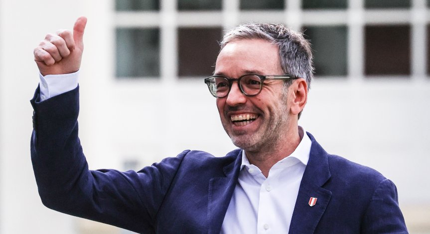 Херберт Кикъл печели парламентарните избори.