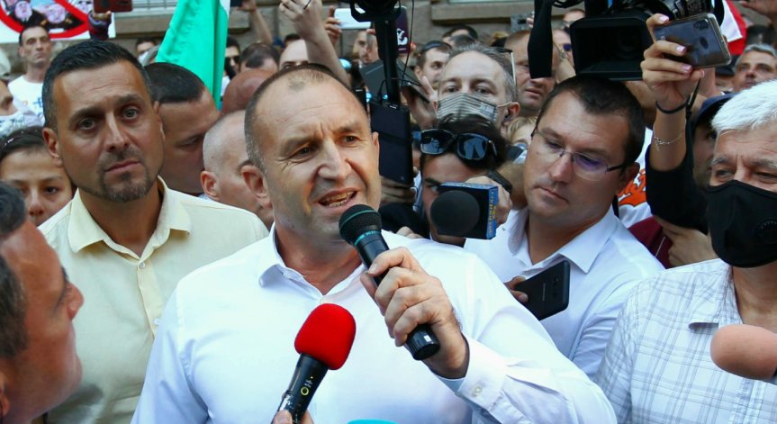 Може ли да бъде разследван Румен Радев?