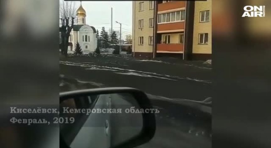 Черен сняг заваля в Сибир