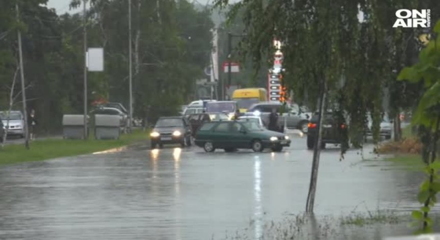 Потоп заля Монтана и наводни десетки къщи!