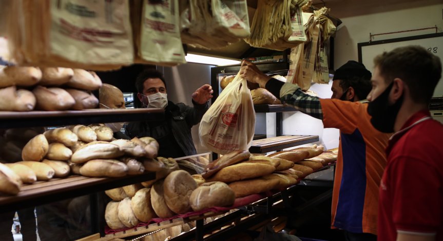 Рисковата политика на Ердоган: Милиони турци са на ръба на оцеляването, месото е лукс