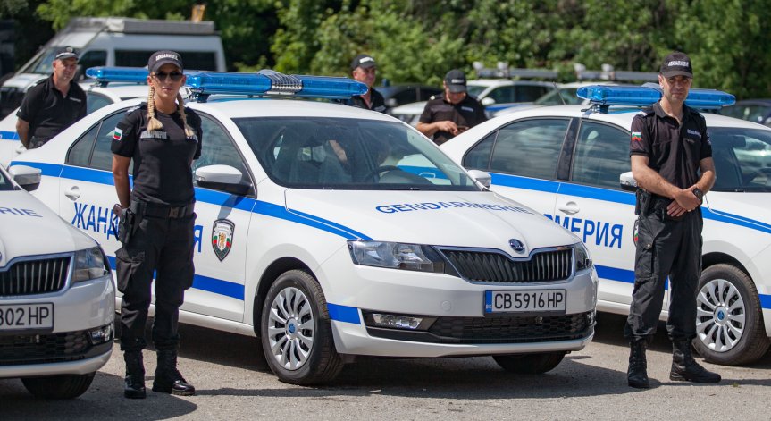 София под полицейска блокада: 1600 униформени се изправят срещу протестиращи футболни фенове