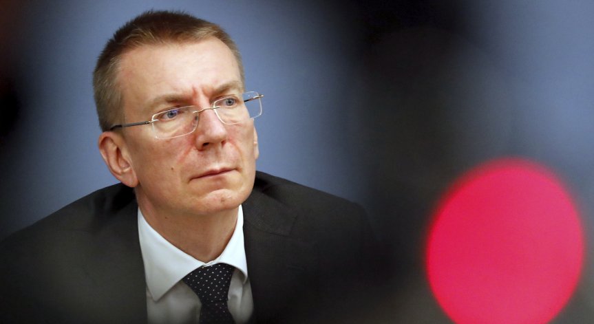 Самолет с латвийския външен министър излезе от пистата в Рига