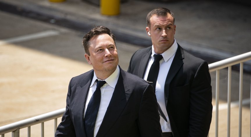 Мъск с поглед в бъдещето: Всички хора трябва да бъдат чипирани