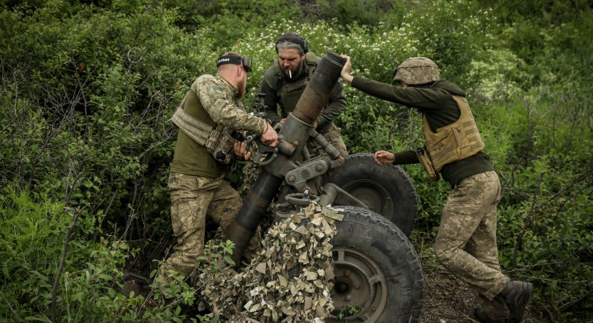 МО на Украйна: Военните ни отблъскват руските части при Бахмут