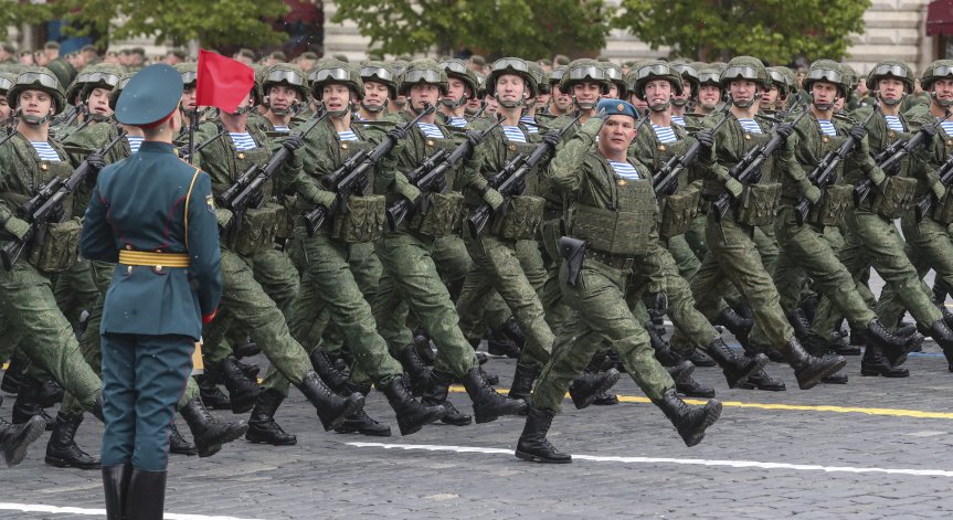 Източник от НАТО: Русия няма нужните боеприпаси и военни за голяма офанзива в Украйна