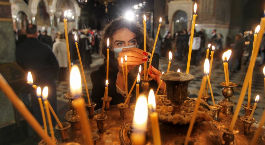Йоан Българин приема исляма, но по-късно се разкайва.