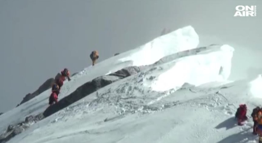 Атанас Скатов, който покори Еверест за втори път, вече на родна земя