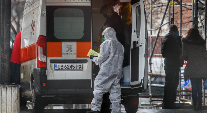 17% положителни проби, хоспитализираните с Ковид-19 паднаха под 1000