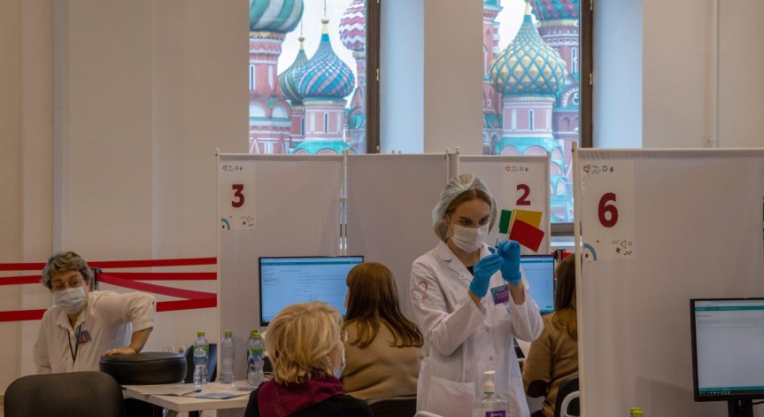 Русия облекчава Ковид мерките, дистанционно обучение само при 20% болни деца от клас
