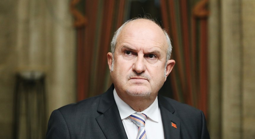 Зоран Заев остава премиер, докато се споразумее с Кирил Петков за ЕС