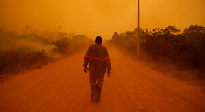 Огнен ад в Канада - град е напълно изпепелен, стотици бягат от домовете си