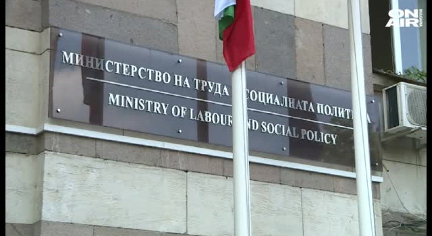Разговорите за Закона за личната помощ продължават, а палатките остават