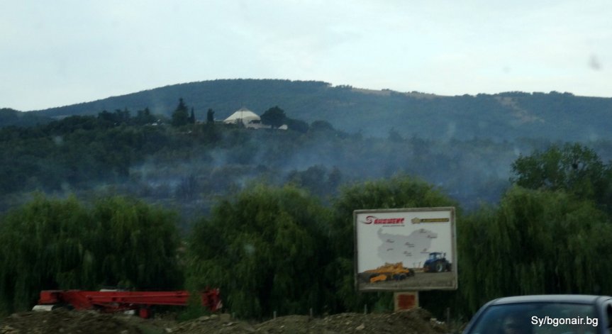 Пожар избухна край Ханска шатра над Слънчев бряг и Свети Влас