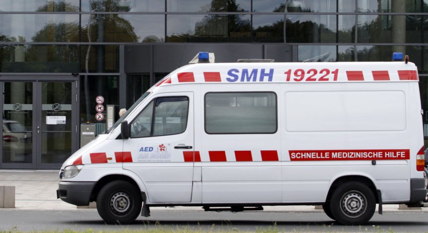 Един загинал и най-малко 30 ранени при катастрофа на два влака в Германия