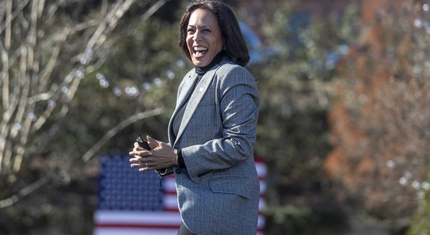 Снимка на Камала Харис за Vogue разбуни духовете в САЩ