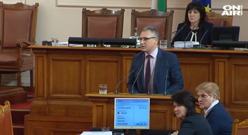 Жертвите на комунизма и статутът на Делян Добрев пак скараха депутатите