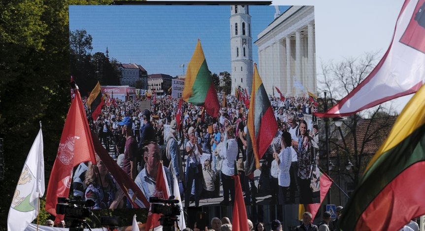 Хиляди протестират в Литва срещу здравния пропуск, животът без него е почти невъзможен